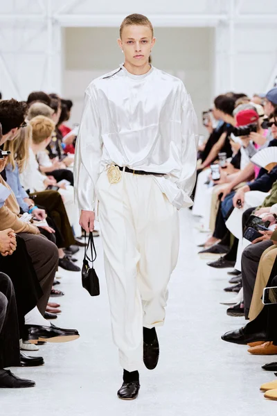 Look 35